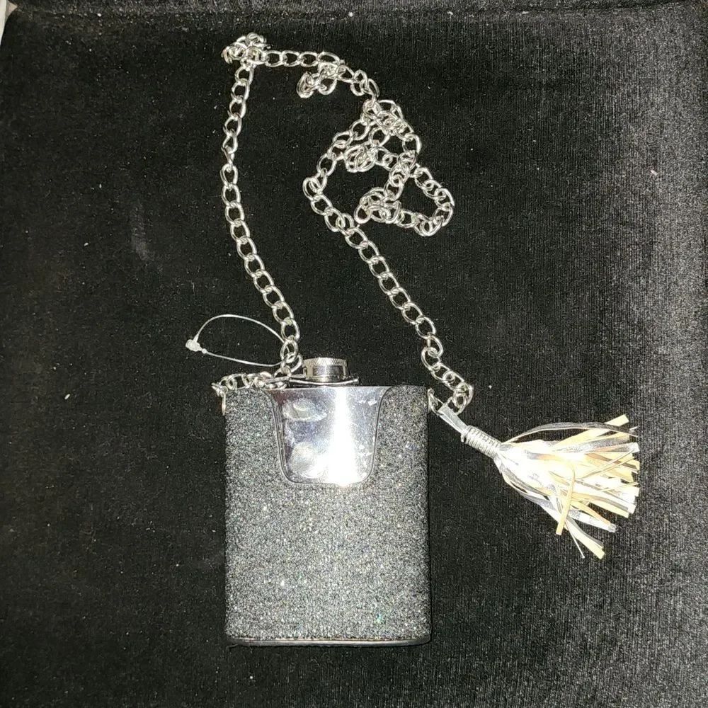 Flask crossbody